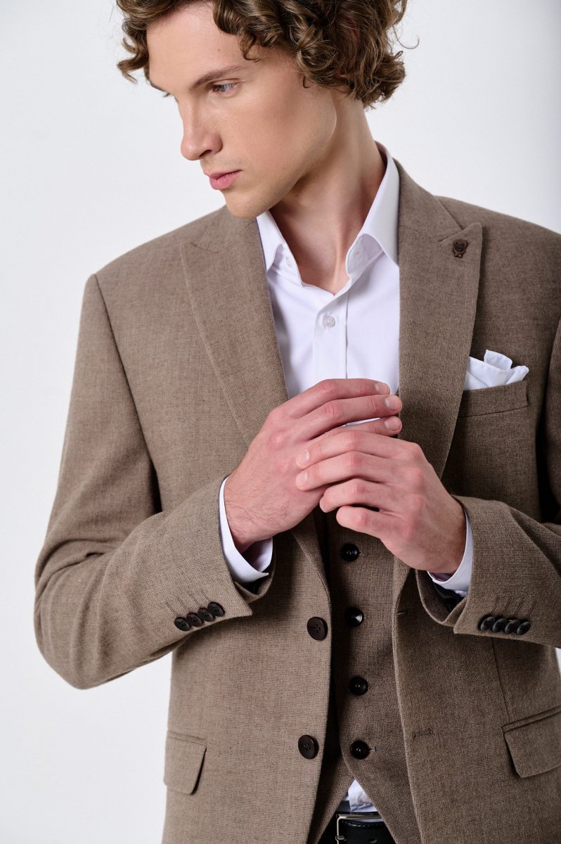 Men's three-piece suit with wool beige