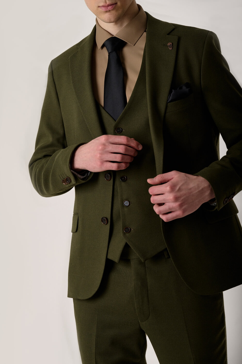 Men's three-piece suit with wool olive