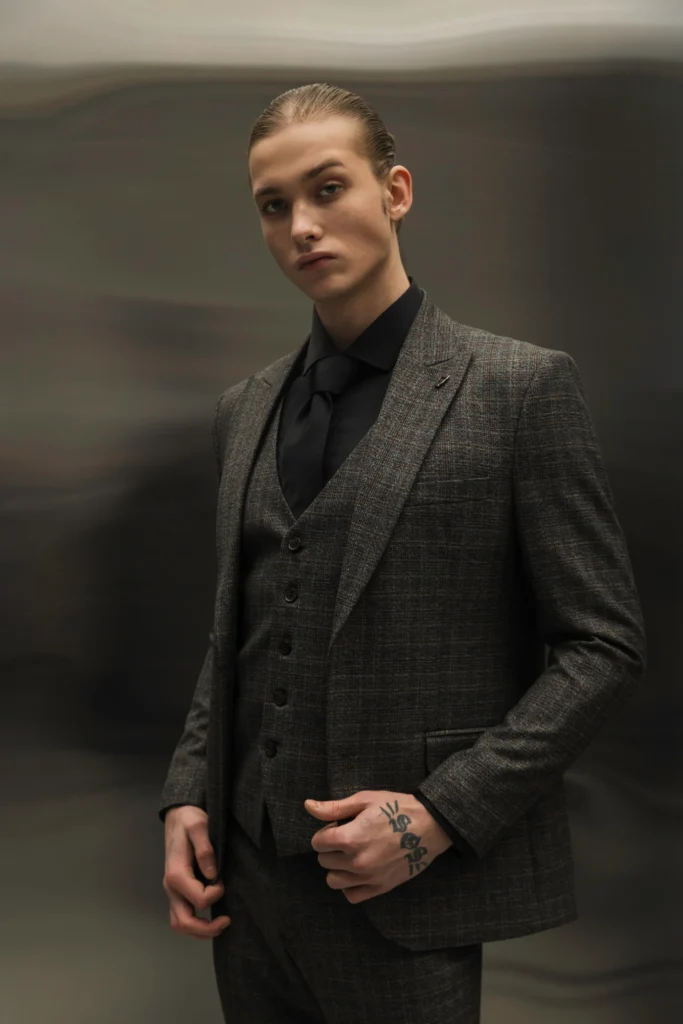 Чоловічий костюм-трійка з вовною коричневий в клітинку be Gentleman 2