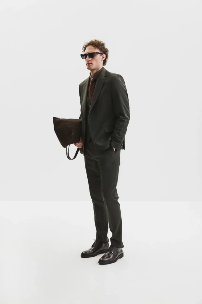 Black Olive suit be Gentleman 2