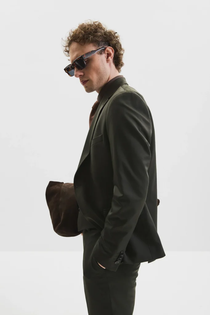Black Olive suit be Gentleman 2